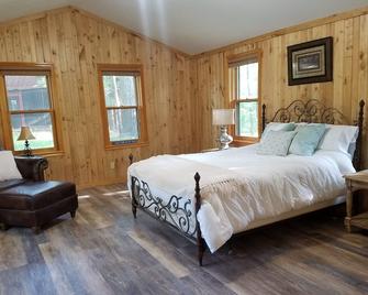 Cottage Lake House! - Waupaca - Bedroom