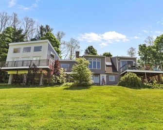Airy Upstate Getaway with a View - New Lebanon - Edificio