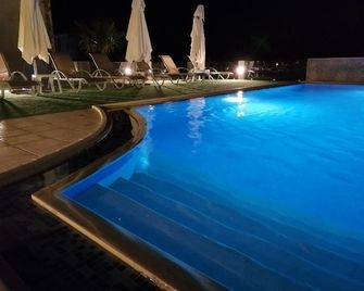 Carisa Maleme - Maleme - Pool