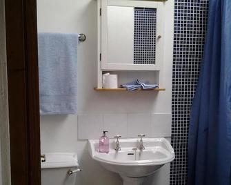 The Threshing Barn - Harrogate - Bathroom