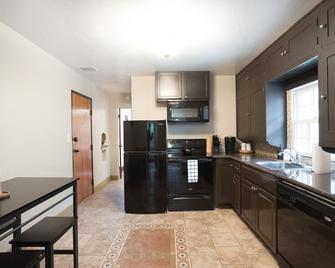 The Quaint Quarter - Sioux Falls Luxury Retreat - Sioux Falls - Küche