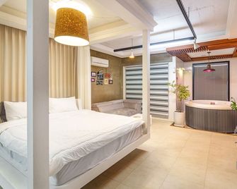 Gyeongju 20th Street Spa Pension - Ulsan - Habitación