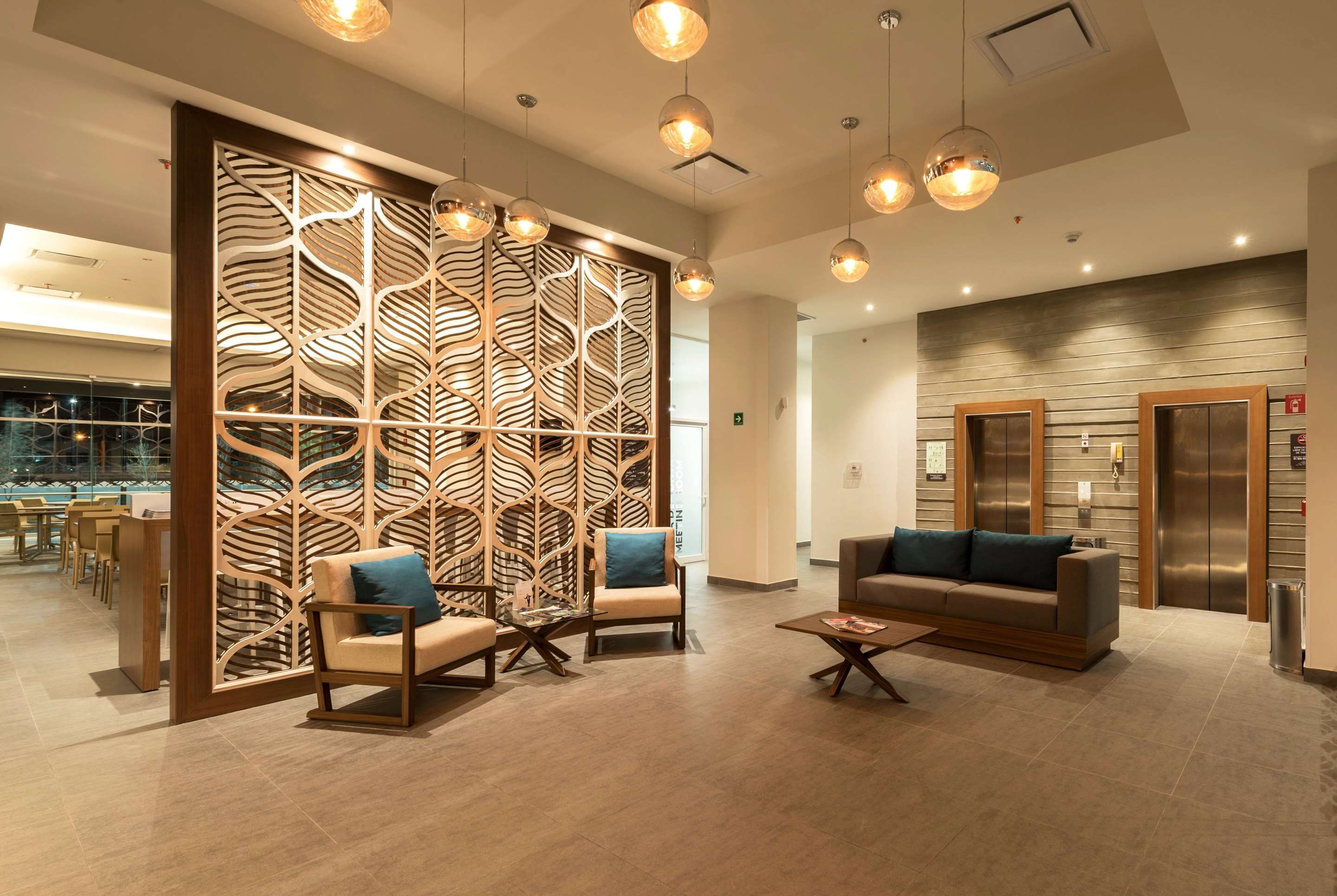 Microtel Inn & Suites by Wyndham Irapuato - Irapuato - Salónek