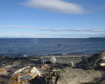 Serene Coastal Cottage with Incredible Views for a Peaceful Getaway in Campbell River, British Columbia - Campbell River - Beach