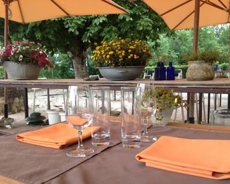 Les Deux Ponts - Pierre-Perthuis - Ресторан