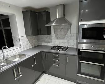 2 bed semi-detached house - Warrington - Kitchen