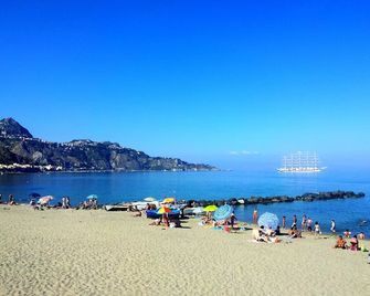 Hotel Villa Nefele - Giardini Naxos - Pantai