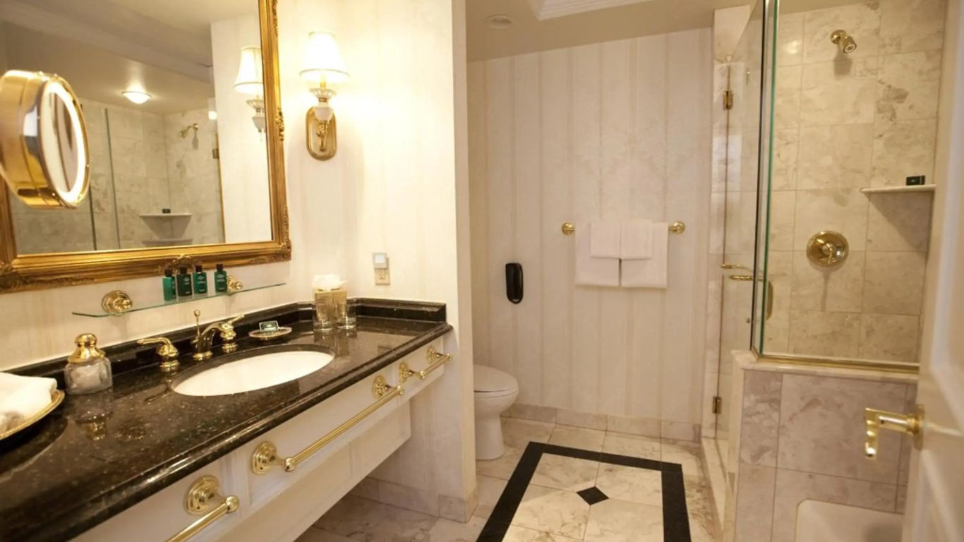 Market Pavilion Hotel