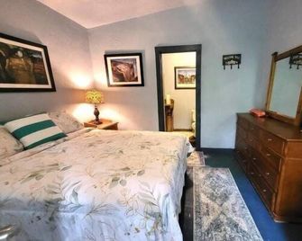 Kozy Knook with queen bed - Canton