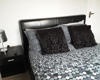 The Maltings - Apartments 1 - Shepton Mallet - Bedroom