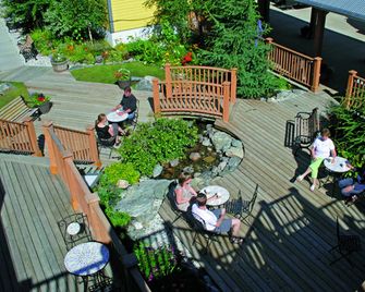 Holland America Dawson City Inn - Dawson City - Patio