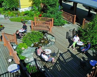 Westmark Inn Dawson City - Dawson City - Patio