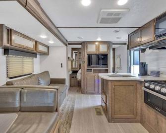 RV Rental D21- Keystone Passport 32ft - Madras