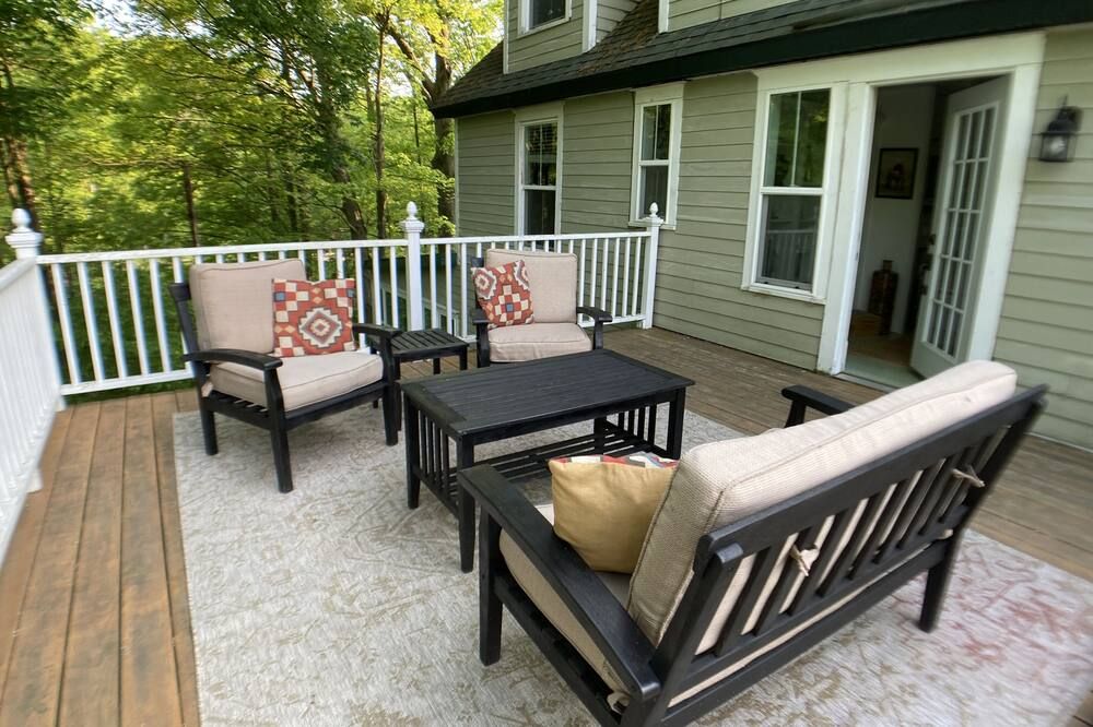 Vintage Inn at Veritas Estate - South Haven - Patio
