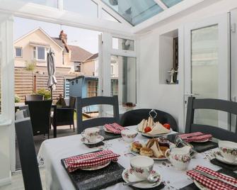 PIER VIEW, pet friendly, country holiday cottage in Paignton - Paignton