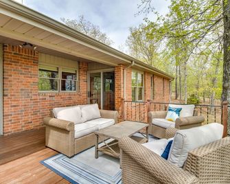 Lake-View Retreat w/ Fire Pit in Mountain Home! - Mountain Home - Balkón