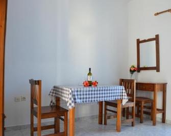 George's Studios - Ρόδος - Τραπεζαρία