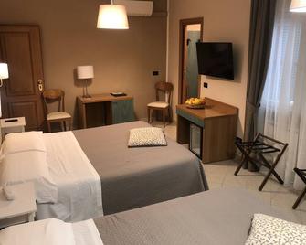 Hotel Di Stefano - Pisa - Schlafzimmer