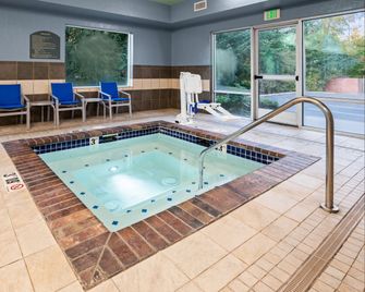 Holiday Inn Express & Suites Marysville By IHG - Marysville - Pool