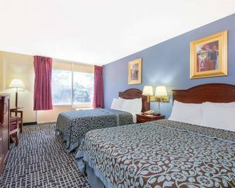 Blue Way Inn & Suites Wichita East-2 Queen Bed Non Smoking - Уїчіта - Спальня