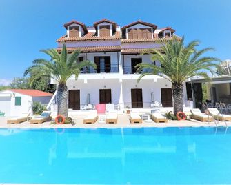 Captains Studios & Apartments - Kavos - Piscina