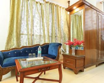 Treebo Shanta Inn - Lucknow - Sala de estar