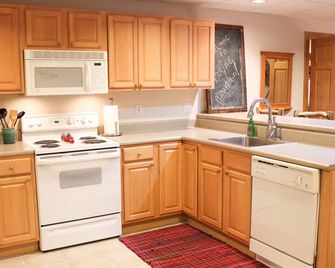 Boyne Mountain, Disciples Village Condo - Steps To Boyneland Run - Boyne Falls - Kitchen
