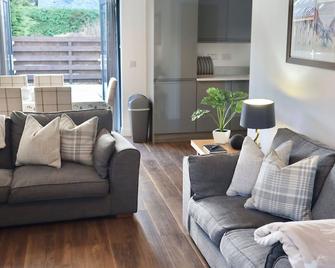 Kilmuir Cottage, Family Friendly, With A Garden In Tomintoul - Ballindalloch - Living room