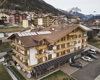 Berg Hotel Latemar Spitze - Vigo di Fassa - Building