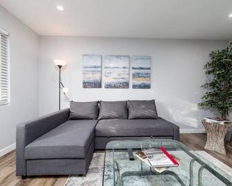 The Palms at Middle River Terrace 4 - Fort Lauderdale - Wohnzimmer