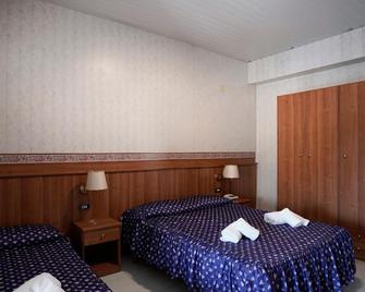 Hotel Capys - Capua - Bedroom