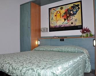 Hotel Bristol - Tirrenia - Спальня