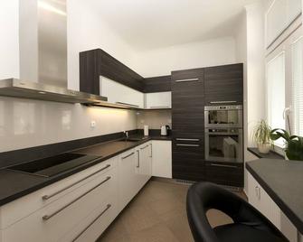 Apartment Karla Capka Street - Karlsbad - Küche