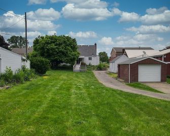 Football Hall of Fame Hideaway-Cozy And - Canton - Outdoors view