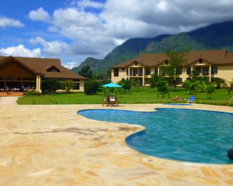 나쉐라 호텔 - 모로고로 - 수영장