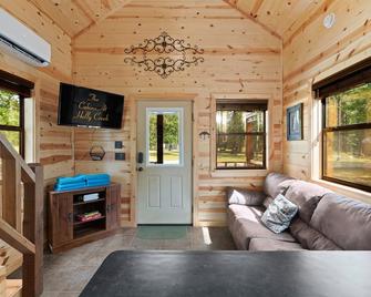 Beautiful Cabins With A Pool In A Peaceful Setting - Broken Bow - Living room