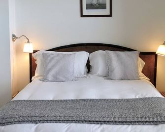 Coastguard Cottage With Sea Views - Hastings - Bedroom