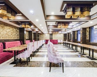 Luxury Urban Stays Near Chennai Airport - Chennai - Restaurant