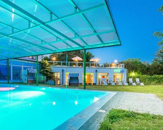 Best Western Plus Ostseehotel Waldschlösschen - Prerow - Pool