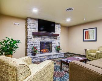 Castle Rock Inn & Suites - Quinter - Living room