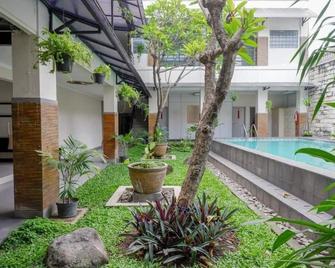 Dinasty Smart Hotel - Surakarta City - Piscina