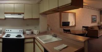 Guam Airport Hotel - Tamuning - Kitchen