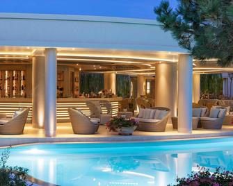 Porto Sani - Sane - Uima-allas