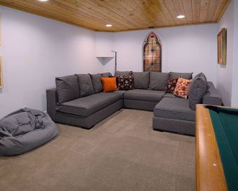 Historic Elk Ave Haven, Hot tub, Town of CB. - Crested Butte - Living room