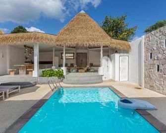 Eden Beach Bungalows - เกาะสมุย - สระว่ายน้ำ