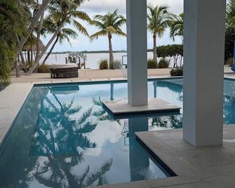 A Tropical Luxury Getaway, Your own private resort!! - Little Torch Key - Pool