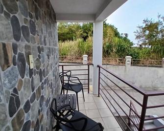 #7 Studio sunset islands view, queen bed, bath & kitchen 10 min to town & beach - Leonards - Balcony