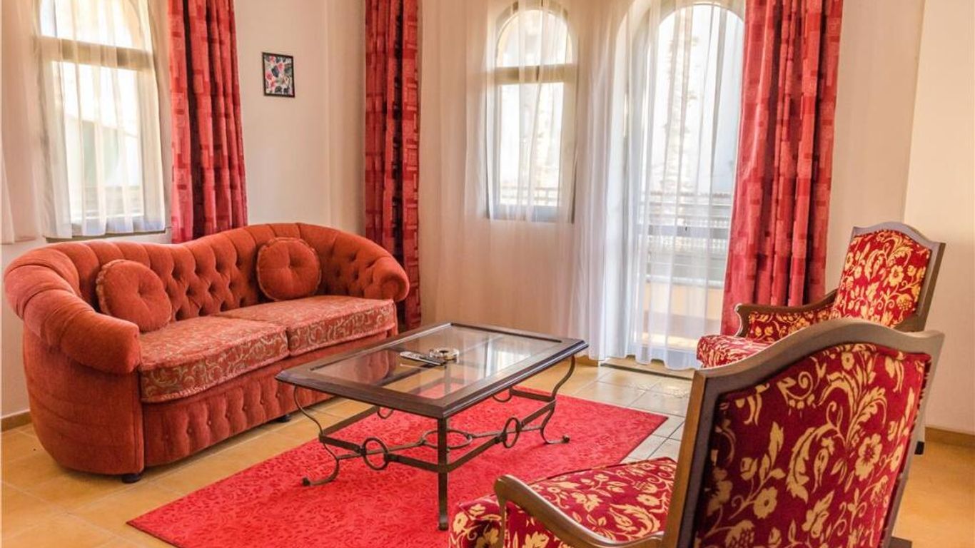 Maxwell Holiday Club