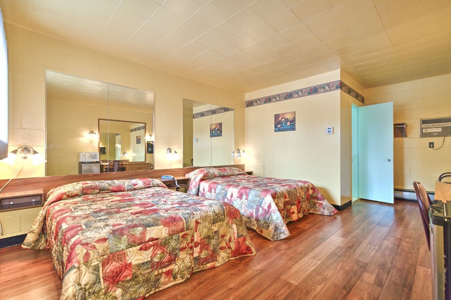 Motel R-100 - ברוסאר