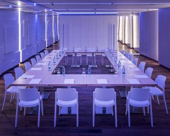 Hotel Alhambra - Santa Susana - Sala de reuniones